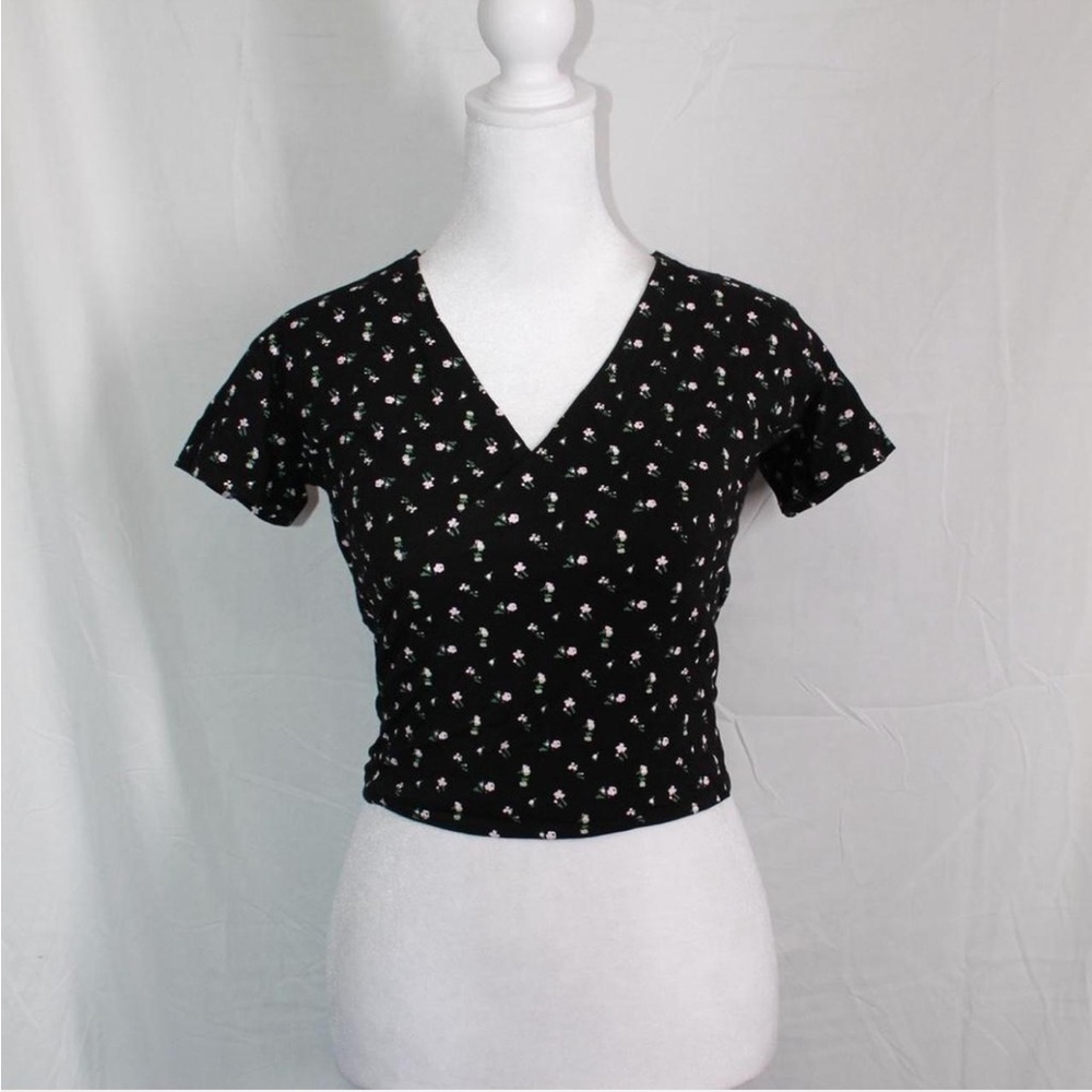 Black Floral V-Neck Cropped Tee